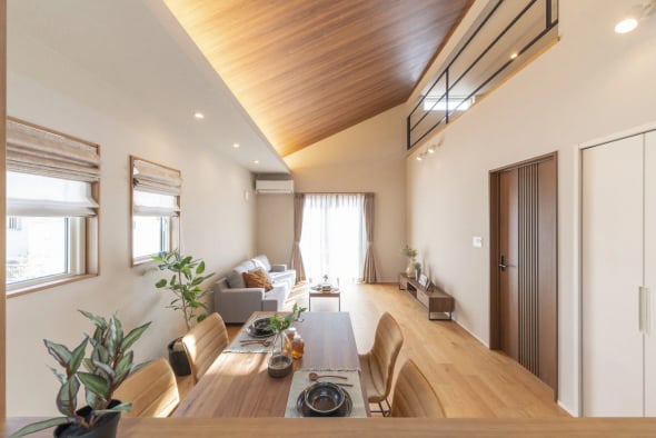 勾配天井の平屋